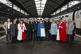Eine Delegation aus Politikern der Kantone Luzern, Obwalden und Nidwalden am Bahnhof Luzern.